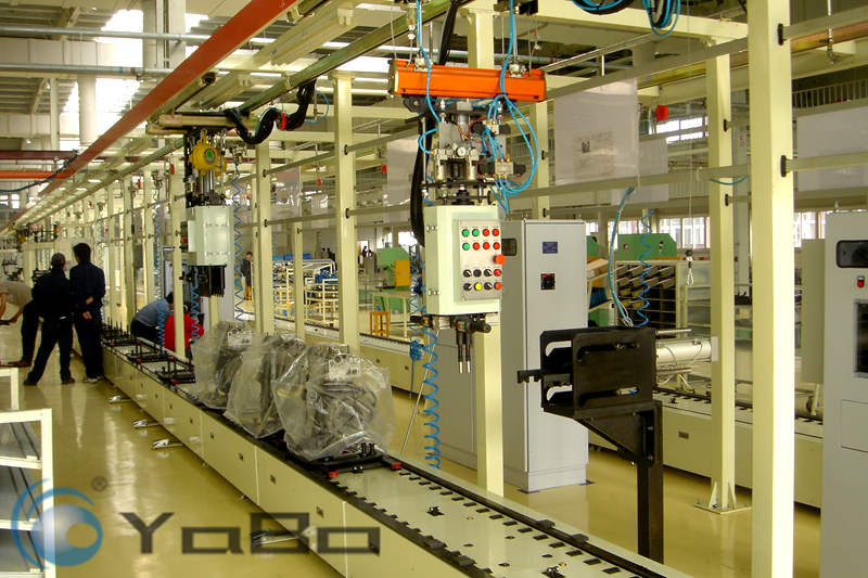 Automobile engine assembly line